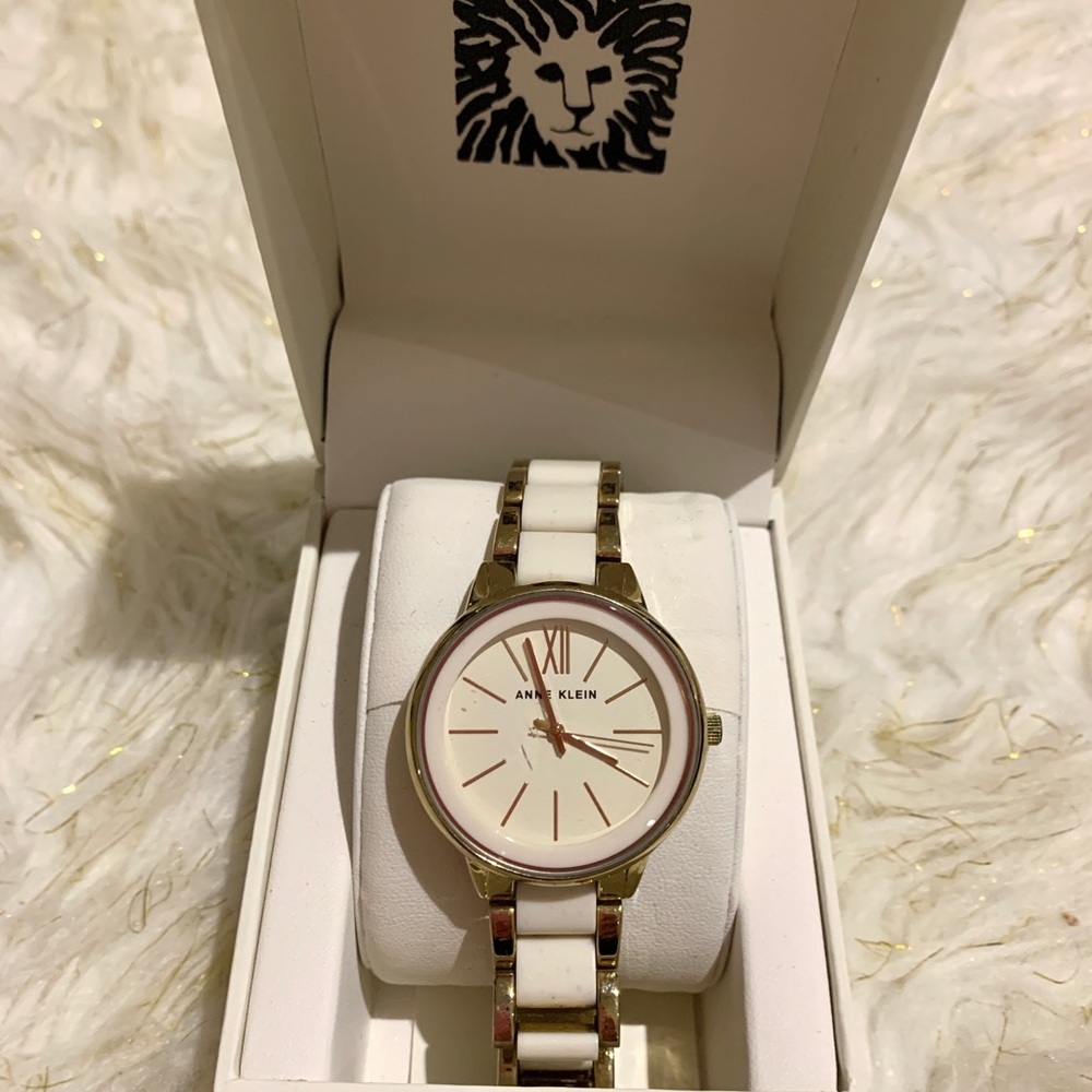 Women’s White/Gold Watch